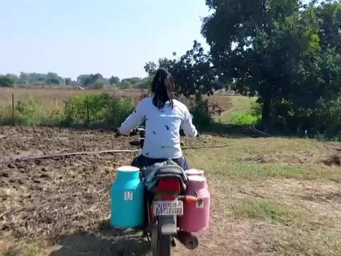 17 year old girl selling milk