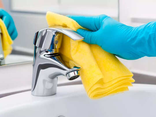 How to clean bathroom taps: खारे पानी से गंदे पड़ चुके बाथरूम के नल को इन 5 तरीकों चमकाएं, 1 रुपया भी नहीं होगा खर्च