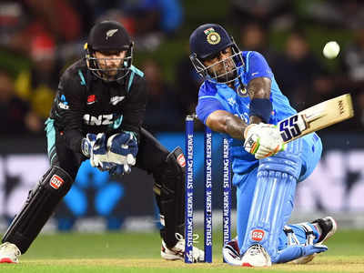 Suryakumar Yadav Ind vs NZ: सूर्यकुमार यादव ने ठोकी 49 गेंदों में दूसरी सेंचुरी, SKY के तूफान में कीवी गेंदबाज हुए हवा 