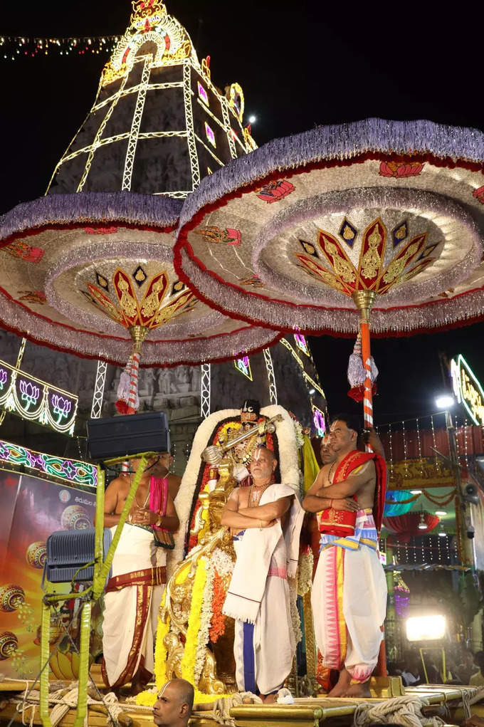 తిరుచానూరు బ్రహ్మోత్సవాలు.. హంస వాహనంపై సిరుల‌త‌ల్లి