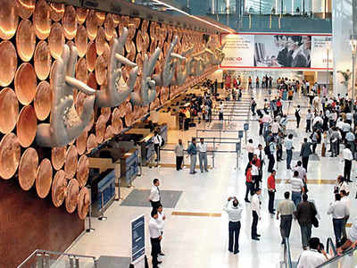 दो विदेशियों को दिल्ली एयरपोर्ट पर ठगों के गैंग ने बनाया अपना शिकार
