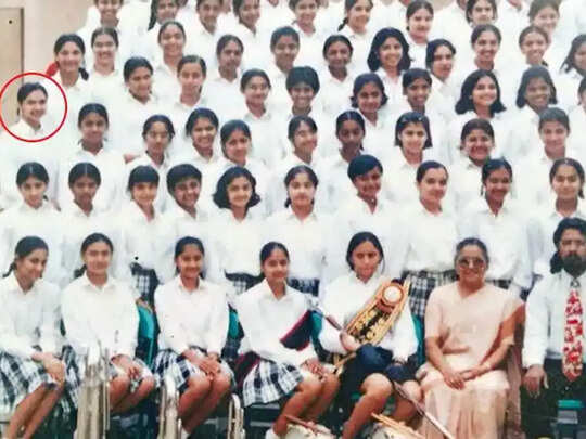 PICS: ये 13 तस्वीरें गौर से देखिए, क्योंकि सेलेब्स भी कभी स्कूल जाते थे, टीचर्स की डांट खाते थे!
