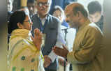 West Bengal News: रसगुल्ले की भेंट, ग्रेंड वेलकम, बंगाल के नए राज्‍यपाल से ममता बनर्जी की मुलाकात तो देख‍िए