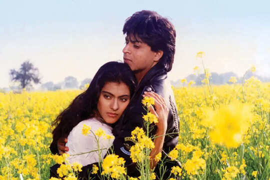 Romantic Movies: क्या आप भी अपने गर्लफ्रेंड या बॉयफ्रेंड से तंग आ चुके हैं? साथ बैठकर देख डालिए ये 10 फिल्में