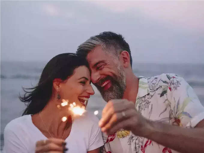 Girls are crazy in love with older men, 5 women told why the heart is wounded in love with older men | Hits Times 95742913 | Hits Times