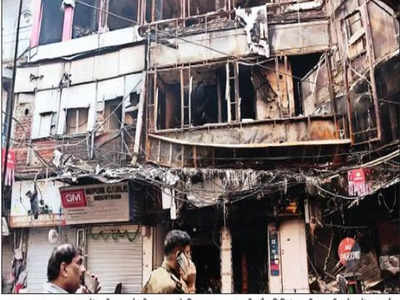 120 दुकानें खाक, 500 करोड़ का नुकसान, कोरोना के बाद उबरे कारोबार को आग ने फिर उजाड़ दिया
