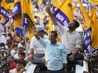 Gujarat Election 2022: सूरत में केजरीवाल का रोड शो, AAP-BJP कार्यकर्ताओं में धक्का-मुक्की, लगे मोदी-मोदी के नारे 