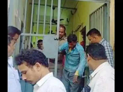Odisha News: सुनवाई में देरी पर भड़का आरोपी, कोर्ट में महिला जज को चाकू दिखाकर धमकाया