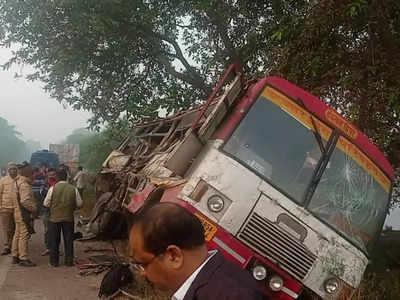 बहराइच में रोडवेज बस और ट्रक की भिड़ंत, 6 लोगों की मौत, 15 घायल