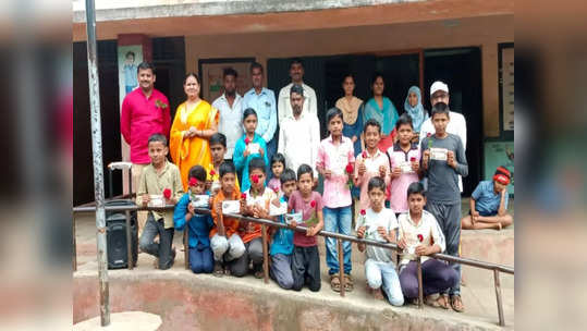 खाऊचे पैसे जमवून मित्रावर औषधोपचार, सांगलीतल्या दोस्तांची सॉल्लिड कहाणी