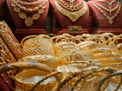 सोन्याचा आजचा भाव: सोनं ७१ रूपयांनी झालं स्वस्त, चांदीचेही भाव पडले; वाचा आजचे नवे दर