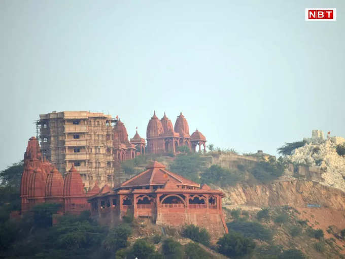 अरावली पर्वत श्रृंखला पर है संगमरमर से बना नारेली जैन मंदिर