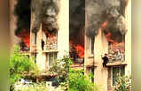 Mumbai fire: पीछे आग का विकराल रूप, मुंबई में जान बचाकर तीसरी मंजिल से कूद गई लड़की, देखे तस्वीरें