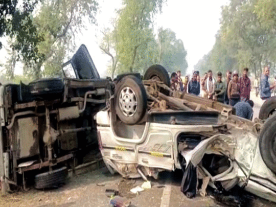 Chitrakoot Accident : पुलिस की गाड़ी और बोलेरो की आमने-सामने भिडंत, सिपाही की मौत, 1 दर्जन बाराती घायल