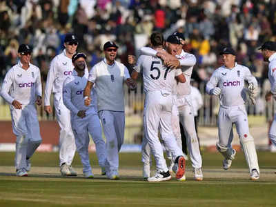 PAK vs ENG Test: इंग्लैंड ने पलटी हारी हुई बाजी, जीत की तरफ बढ़ रहे पाकिस्तान की शर्मनाक हार 