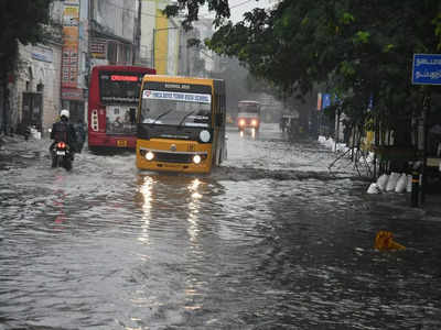 mandous cyclone: கனமழை எச்சரிக்கை... சென்னையில் இன்று பேருந்துகள் ஓடுமா?