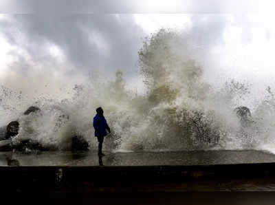 चक्रवात मैंडूस आने से पहले ही तमिलनाडु में तूफान, देखें डरा देने वाली तस्वीरें