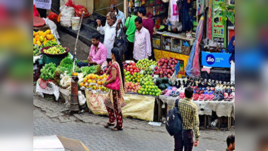 कारवाई सुरू असताना कर्ज फेडणार कसे? फेरीवाल्यांचा  प्रश्न