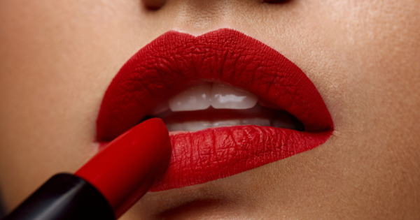 Lipstick Shades For Newly Married Women: नई-नवेली दुल्हन के लिए 5 बेस्ट लिपस्टिक शेड्स, पति हो जाएगा लट्टू