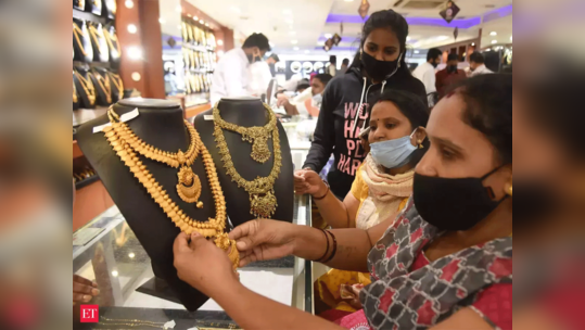 Gold Price Today: सोन्याच्या दरात नरमाई, चांदीही झाली स्वस्त; खरेदीला जाण्यापूर्वी पाहा आजचे दर