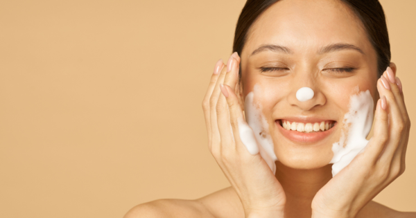 Face Wash For Dry Skin: ड्राई स्किन के लिए ऐसे फेस वॉश होते हैं सबसे बेस्ट, सर्दियों में खिला-खिला रहेगा चेहरा