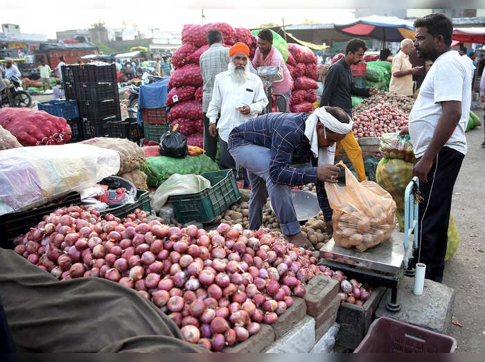 WPI Inflation : घाऊक महागाई 21 महिन्यांच्या नीचांकी पातळीवर, अन्नधान्याच्या भावातील घटीने नोव्हेंबरमध्ये महागाई आटोक्यात