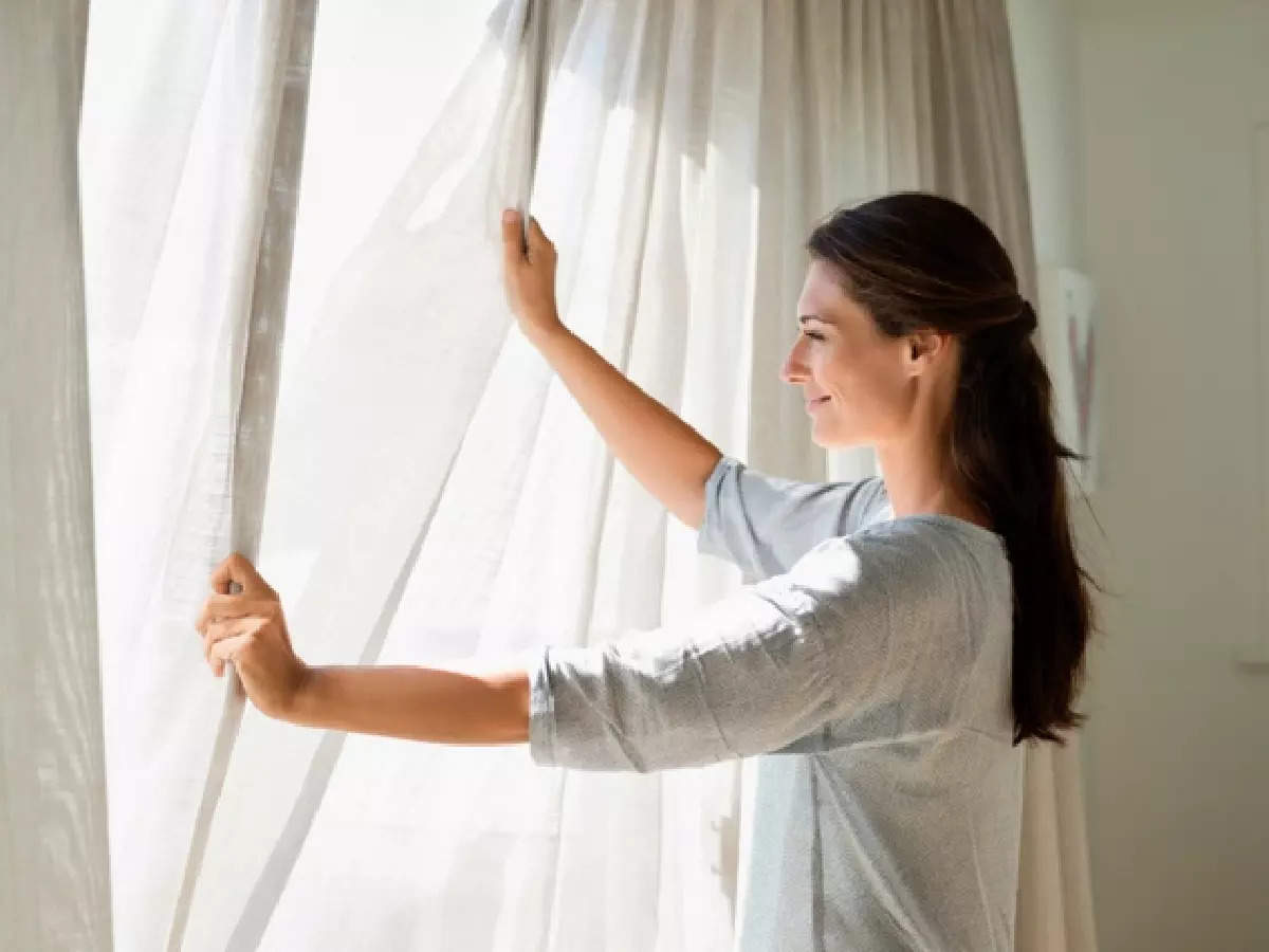 General Cleaning,बिना धोए भी चमकेंगे आपके हैवी पर्दे, बस आजमा लें ये 6 ट्रिक्‍स - try these tips to clean curtain, it look new without washing - Hindi Filmipop