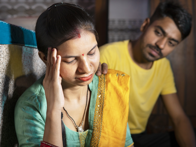 my husband’s obsession with a spiritual guru, मेरी कहानी: मैं 5 सालों से बांझपन का दर्द झेल रही हूं, क्योंकि मेरे पति को मुझसे से ज्यादा गुरुओं में दिलचस्पी है - my husband started attending online sessions of gurus and this is ruining our marriage my husband’s obsession with a spiritual guru, मेरी कहानी: मैं 5 सालों से बांझपन का दर्द झेल रही हूं, क्योंकि मेरे पति को मुझसे से ज्यादा गुरुओं में दिलचस्पी है - my husband started attending online sessions of gurus and this is ruining our marriage