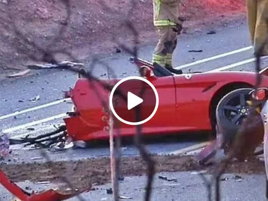 Ferrari का भयानक एक्सीडेंट वायरल, दो टुकड़ों में सड़क पर बिखर गई कार 