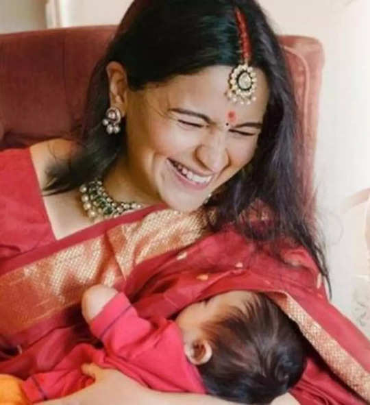 Alia Bhatt Picture Of Breastfeeding Daughter Raha Surfaces Online Here Is The Truth - Fact Check : लाल रंग की साड़ी में बच्चे को ब्रेस्टफीड करातीं आलिया भट्ट की तस्वीर वायरल, देख