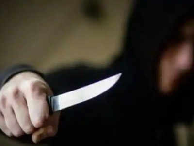 ब्रेकअप से नाराज प्रेमी ने खेला खूनी खेल... घर में घुसकर प्रेमिका पर किया चाकू से हमला