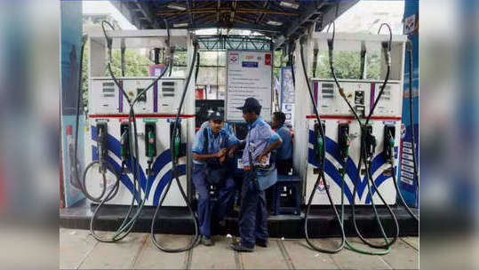 Petrol Diesel Rate Today:नववर्षाच्या पहिल्याच दिवशी पेट्रोल-डिझेलचे दर वधारले, वाचा आज किती आहे दर