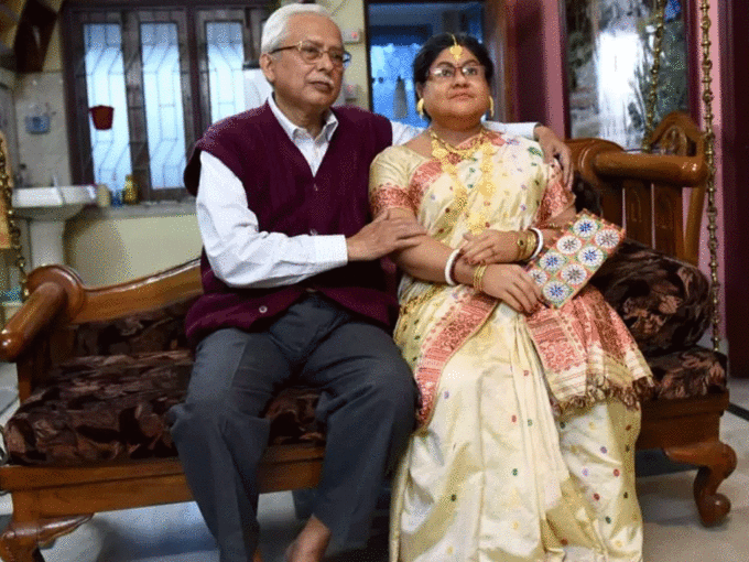 Kolkata: एक दूजे के लिए! पत्नी की कोरोना से गई जान तो पति ने बनवाई सजीव दिखने वाली प्रतिमा, खूब हो रही चर्चा