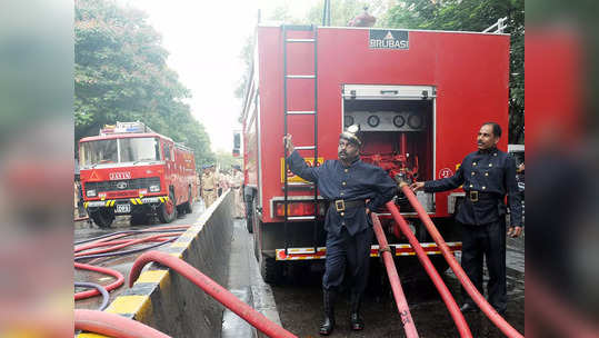 Fire Brigade Job: बारावी उत्तीर्णांना अग्निशमन विभागात नोकरी, ६९ हजारपर्यंत मिळेल पगार