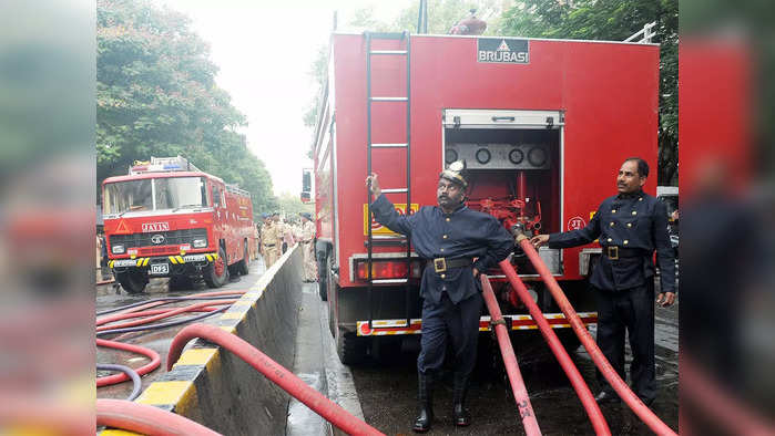 बारावी उत्तीर्णांना अग्निशमन विभागात नोकरी, ६९ हजारपर्यंत मिळेल पगार