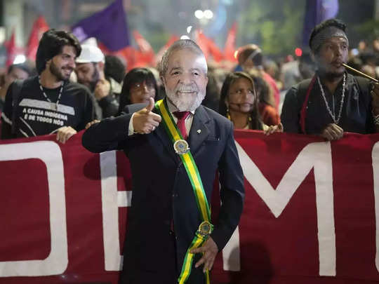 Brazil Congress Riots: ब्राजील की सड़कों पर उमड़ा जनसैलाब, पूर्व राष्‍ट्रपति बोलसोनारो को जेल भेजने की मांग 