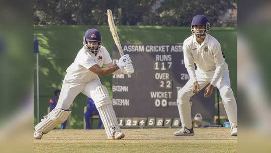 BCCI चे डोळे उघडणार का? लंकेविरुद्धची मॅच सुरू असतानाच संघाबाहेर असलेल्या खेळाडूचे द्विशतक