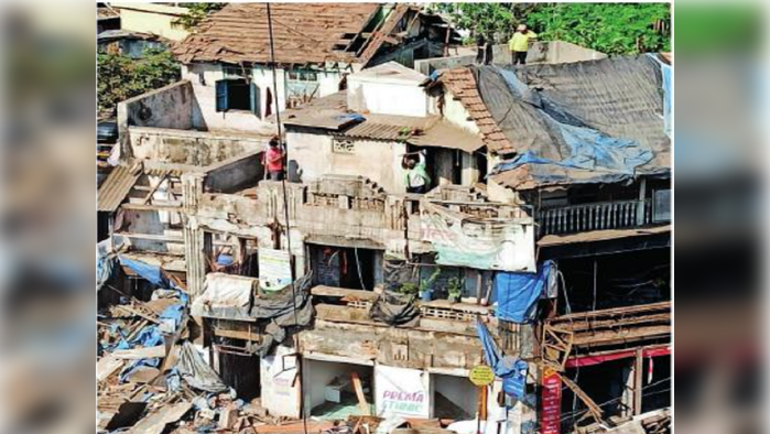 मालाडची वाहतूककोंडीची समस्या होणार दूर; १०० वर्षे जुनी इमारत अखेर जमीनदोस्त 