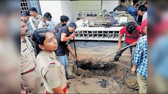 दीड वर्षांपूर्वी बायको गेली, दुसऱ्या संसारासाठी लगीनघाई; अचानक पोलीस आले, अंगणातूनच 'वरात'