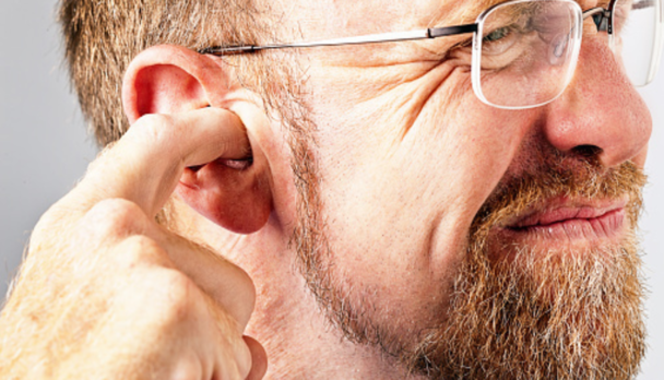 कॉटन स्वैब का इस्तेमाल किए बिना आसानी से हटाएं Ear Wax, जानें तरीका