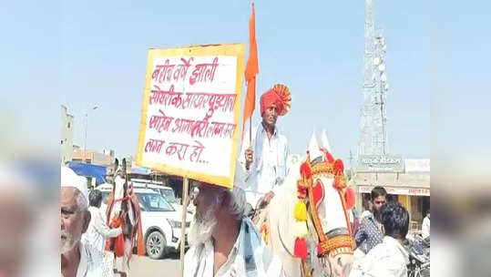 अधिकारी म्हणाला साखरपुडा झालाय, मग बँड बाजा वरातीसह शेतकरी नवरदेव बनले, महावितरणची धांदल उडवणारं आंदोलन