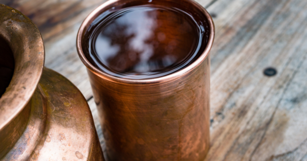 तांबे के बर्तन का पानी ज्यादा पीने से हो सकती है copper toxicity, लीवर डैमेज का भी खतरा