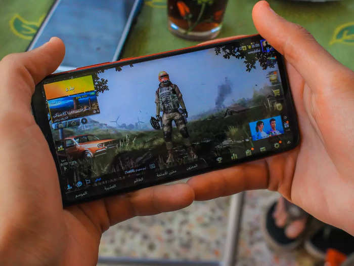 best mid range gaming phones in india 2023 google pixel oneplus iqoo redmi poco check price features