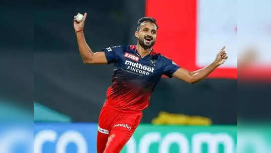 RCB च्या गोलंदाजाची वादळी खेळी, एकाच सामन्यात १० विकेट्स मिळवत फलंदाजांचा उडवला धुव्वा