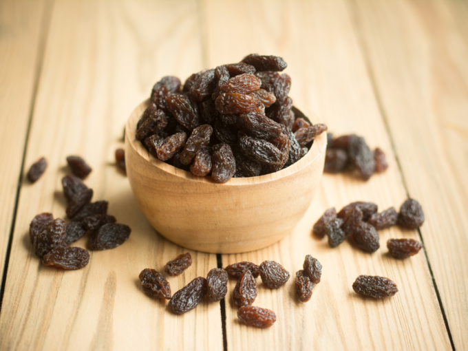 Soaked raisins