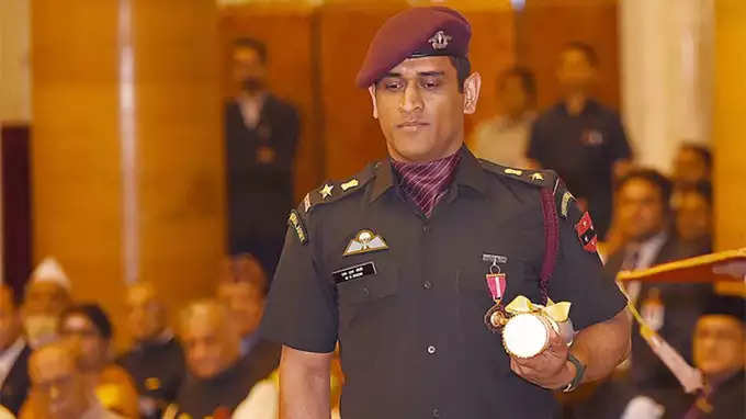 MS Dhoni in Indian Army uniform