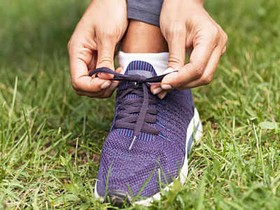 Womens Running Shoes: पाएं ड्यूरेबल और लॉन्ग लास्टिंग शूज, किफायती और कम दाम में
