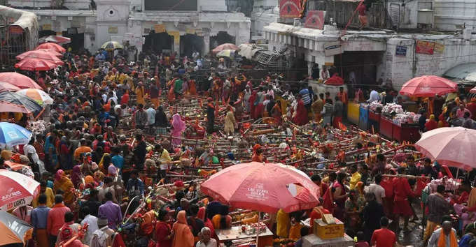 कांवर से पटा बाबा मंदिर