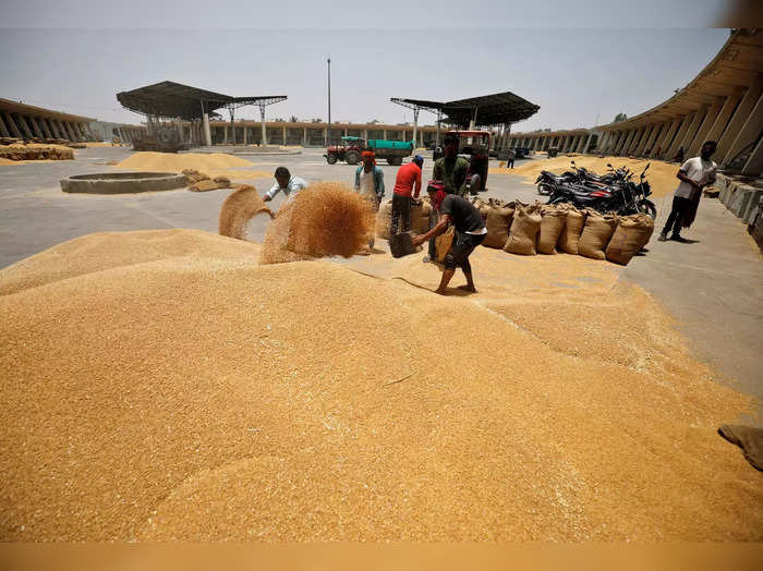 wheat prices may come down by rs 5-6_kg_ flour millers on govt move to sell wheat in open market.