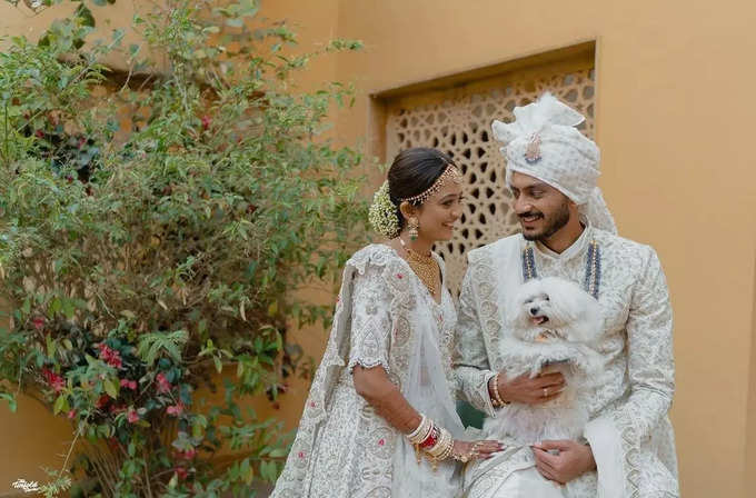 Akshar Patel and Meha Patel wedding photos, Akshar Patel's wicket fell in love with Meha, tied the knot in Vadodara; WATCH VIDEO – akashar patel married to meha patel in vadodara on